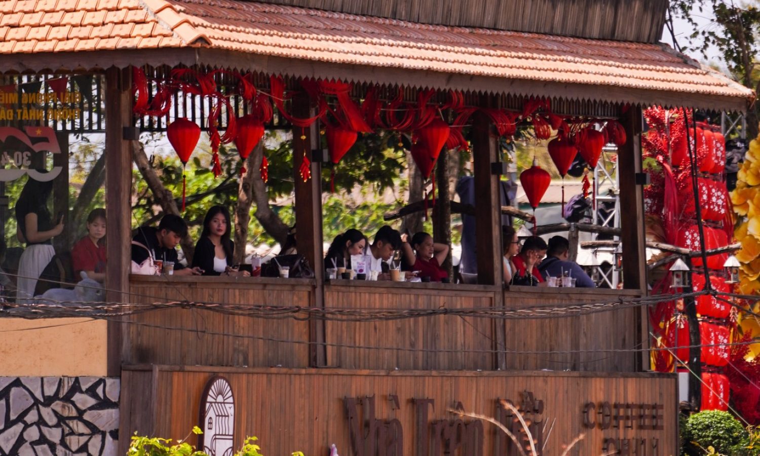 nha tren oi ai lo ong tay